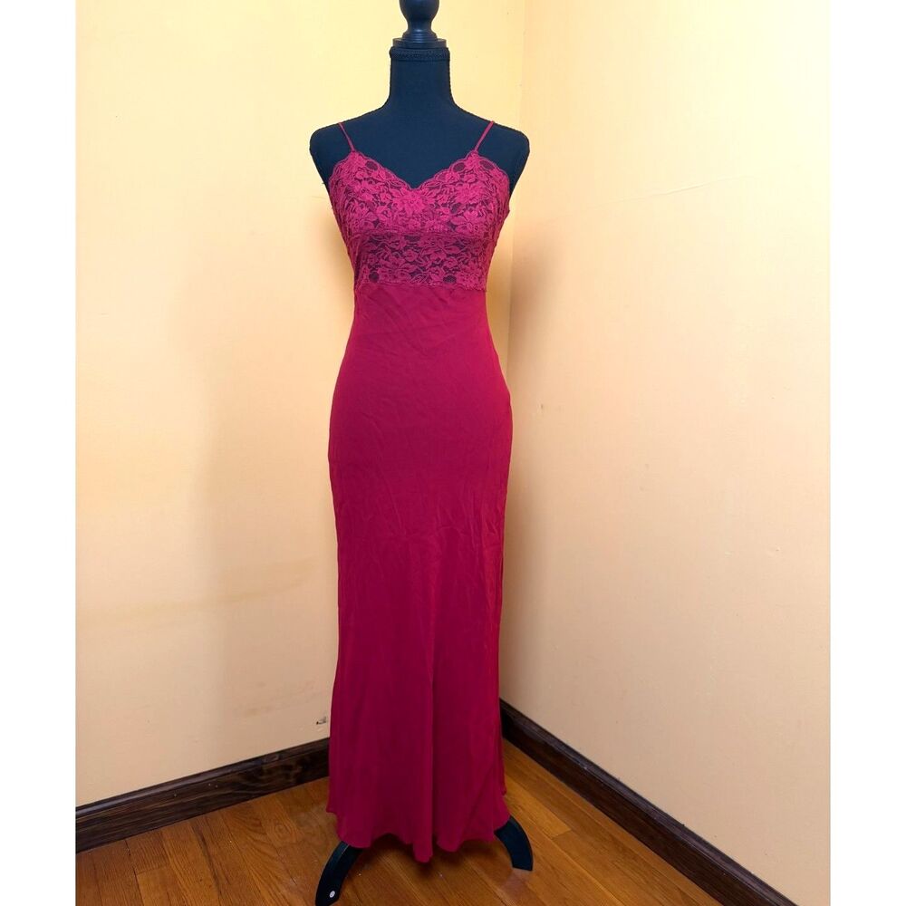 VTG Silk Red Lace Willow Blossom Full Length Night Gown Boudoir Goth Romance M